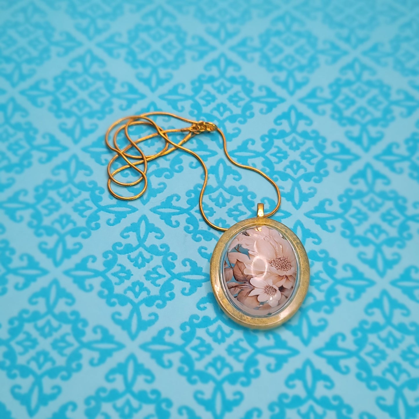 Golden Resin Flower Cabachon Necklace