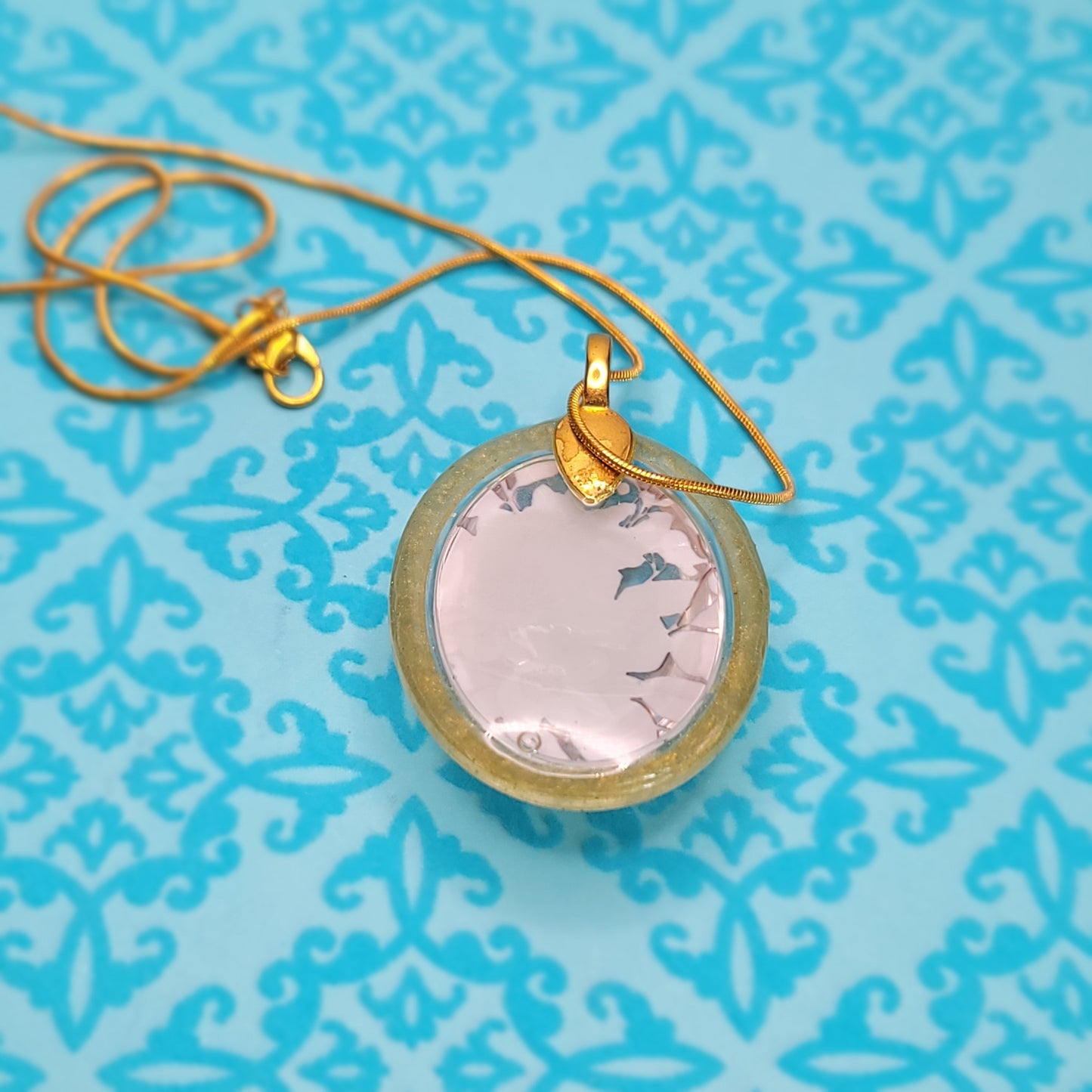 Golden Resin Flower Cabachon Necklace