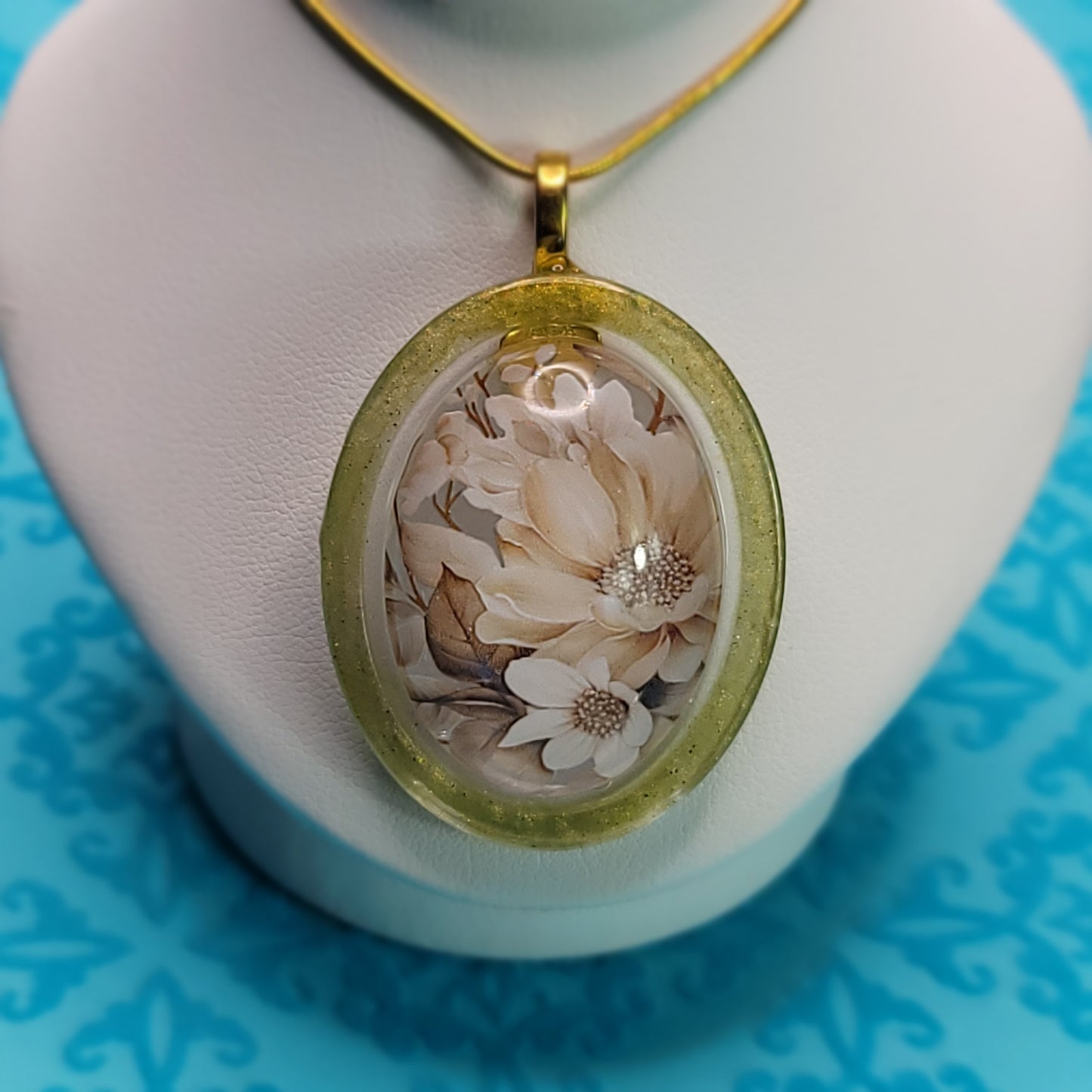 Golden Resin Flower Cabachon Necklace
