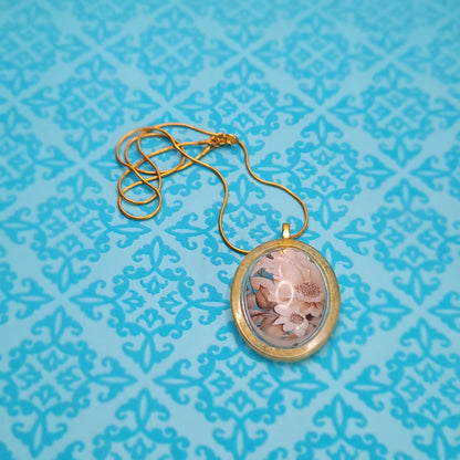 Golden Resin Flower Cabachon Necklace